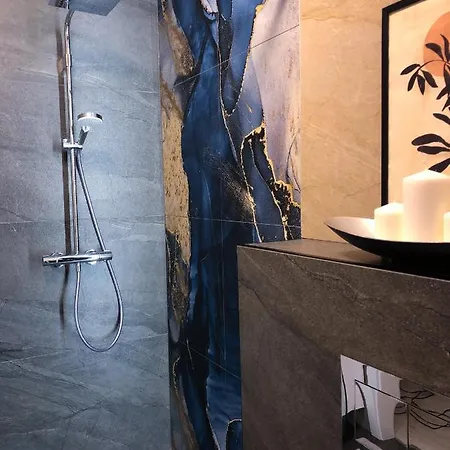 Lägenhet Apartament Novosadecki Z Garazem I Ogrodem