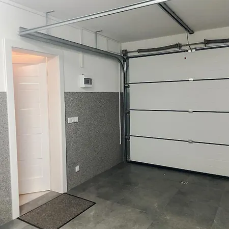 Apartament Novosadecki Z Garazem I Ogrodem Lägenhet